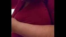 Jouer Couvrir les seins d'une fille