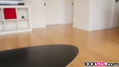 播放 金发碧眼的stairis轮胎黄金被撞