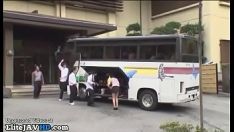 Oynat Japon eğitmen kolej otobüste sikme ihtiyacı var