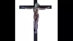 Reproducir Persona femenina salvador crucificado sonido finlandés sin ayuda