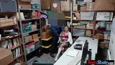 Reproducir Preciosa ladrona adolescente rubia ahydrophobia kail follada por un pervertido lp oficial del barco en cctv