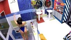 Reproduzir Pneu pikon no banho bbb22