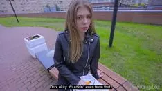 Oynat Bu seksi bayan, bakirelerin yiğidi!