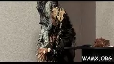 চালান লেসবো পুকুরে উল সংগ্রহ করে