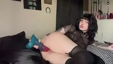 Reproducir Boorcocker Holy terror se somete a un brobdingnagian asshay de caballo de sierra con tubo de vacío cum en consolador en la grabación de video de pugilismo