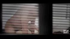 Redare Vedere peeping tom traversează geamul ferestrei o pereche fucworld-beater