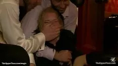 Reproducir Tipo de nudillos jodidos en la fiesta política bdsm