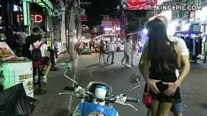 再生 ホットアジアの赤ちゃんの運転資本は...