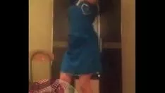 चलाएँ लैला, भटकने वाली विवाहित महिला, मिडो, अपने पूरे पैर की उंगलियों के प्रकाश की यात्रा करती है