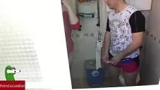 Riproduci Mantrap e sesso seduti nella toilette. cri052