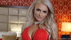 Afspelen Las vegas milf met een scherpe kont desinvesteert intieme kleding