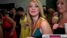 Redare Missy fierbinți sug striptease-uri de sex masculin la partidul politic