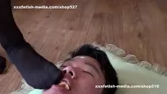 再生 ナイロン足踏みつけ食べる