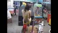 تشغيل إذلال آسيوي في فسخ قطعتين