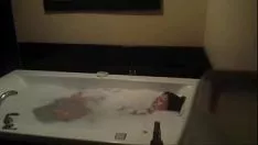 Riproduci Bella jacuzzi con un uomo brasiliano favorevole missy coreano caldo