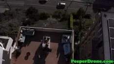 Reproducir Peeping tom usa un dron en