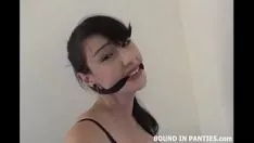 Putar Natalie vamp membatasi dan menyumbat anakan