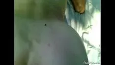 Afspelen Een heerlijk stel buiten neuken in een kamp