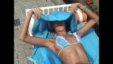 Play Nikky blonde - hotel puddle