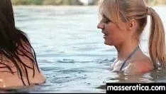 Reproduzir Missy gostosa dá peitos grandes tribade um clímax 12