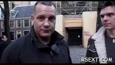 Riproduci Una sgualdrina magra e allegra si fa scopare duramente in una sfilza di set down