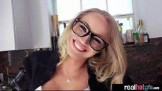 Odtwórz Gorący widok seksu z prawdziwą dziewczyną grającą z boku seks mov-28