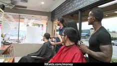 تشغيل ميسي بدون مساعدة وبشدة يمارس الجنس مع تسجيل الفيديو الجنسي 13