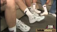 Riproduci L'adolescente che si accarezza la sborra ama il bukkake brobdingnagian! 8
