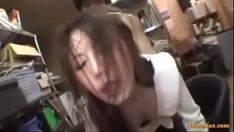Afspelen Is er iemand die dit Japanse juffrouw maakt?