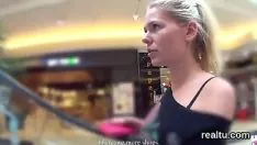 Oynat Şaşırtıcı Çekoslovak tatlı kız yolda heyecanlandı ve pov'da sikildi
