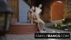 再生 Familybangs.com - ブルネットの女の子は、彼女の健康な義理の兄弟、ジュディ・ジョリー、コーディー・スティールと恋をし始めました
