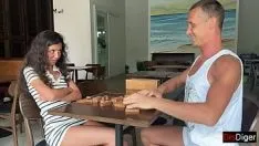 Abspielen Freundin verlor bei einem Jenga-Spiel ihren Analfick und wurde hart in den Arsch gefickt
