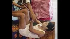 再生 インド人サクシーとかわいいバビが夫の巨根に乗って自宅でハードファック
