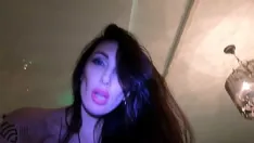 Reproduzir O marido viu a esposa em uma boate e depois fodeu com força.