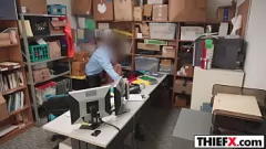 Afspelen Ondeugende tiener Naiomi Mae wordt gestraft met een grote lul