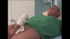 播放 顽皮的护士给予特殊的肛门和口交治疗，结局美好