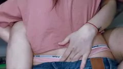 Putar Mengisi Vagina Pembantu: Pertemuan Lesbian yang Panas