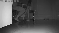 تشغيل زوج الديوث يمسك صديق سخيف زوجته في الحمار وcums في على وجهها