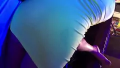 Jouer Latina MILF essaie de lingerie et est surpris de sucer la bite