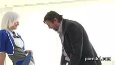 تشغيل تتلقى فتاة الغلاف الحضارة دعوة ويتغلغل فيها الرجل الحكيم الأكبر سنًا