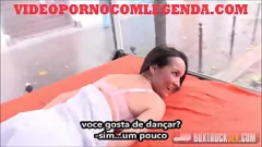 Reproduzir Menina brasileira dá massagem erótica para estrangeiros