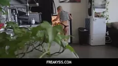 تشغيل لا تستطيع الأخت بيلا روز مقاومة ديك زوجتها المثالية