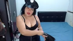 تشغيل امرأة شرطة لاتينا سوط ومنبلة المشاغب السمين اللولو
