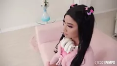 تشغيل وقت اللعب المتشددين مع Petite Asian Babe Avery Black و Oliver Davis