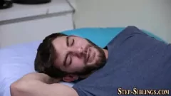Putar Bayi Remaja Sensual Mengendarai Kontol Tebal Saudara Tirinya dalam Sesi Blowjob dan Handjob Tegar