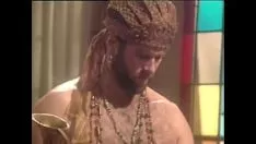 চালান অর্থনৈতিক এবং বিবাহিত মহিলা একটি 1000 মাতাল উল্লাস দেখতে