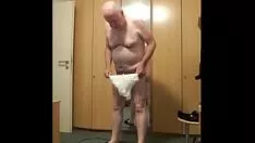 播放 大坚果萨沙伊和肚子出来