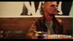 Riproduci Hot floozy si fa scopare violentemente la sua fica rovente e verbale