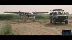 Reproducir Vuela un avión a algún lugar para que al final puedan follar