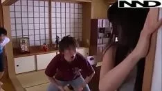 再生 Thằngbạnquanhàchơigặpbàchịdâmđãngvietsubphần2-あなたのチャンピオンは彼女の妹のvietsubを別々に見に行きました2